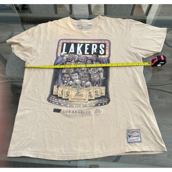 Mitchell & Ness Hardwood Classics Los Angeles Lakers XL T-Shirt Nostalgia Co. - Picture 7 of 8